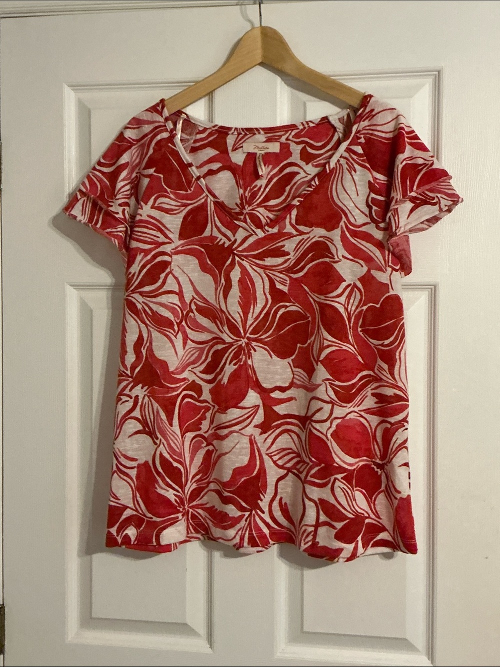 Striking Millers Red Floral V-Neck Tunic Top